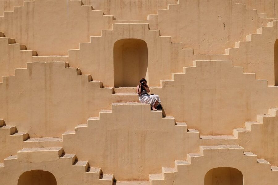 From Delhi: Jaipur Day Trip by Fast Train or Private Car - Lunch, water, and the shopping reality