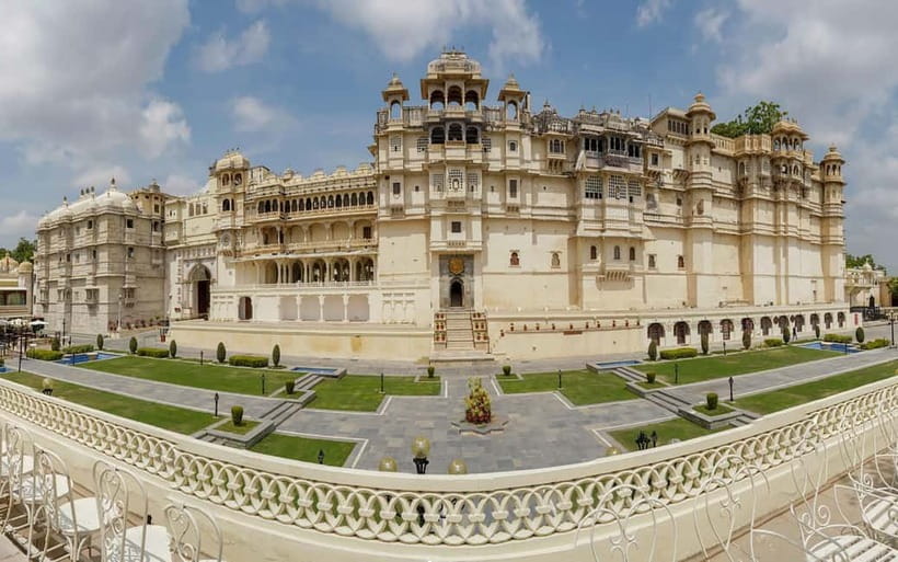 From Delhi: Jaipur Private Tour with Guide & Hotel Pickup - Jal Mahal Outside Views: Pretty Photos Without the Full Detour