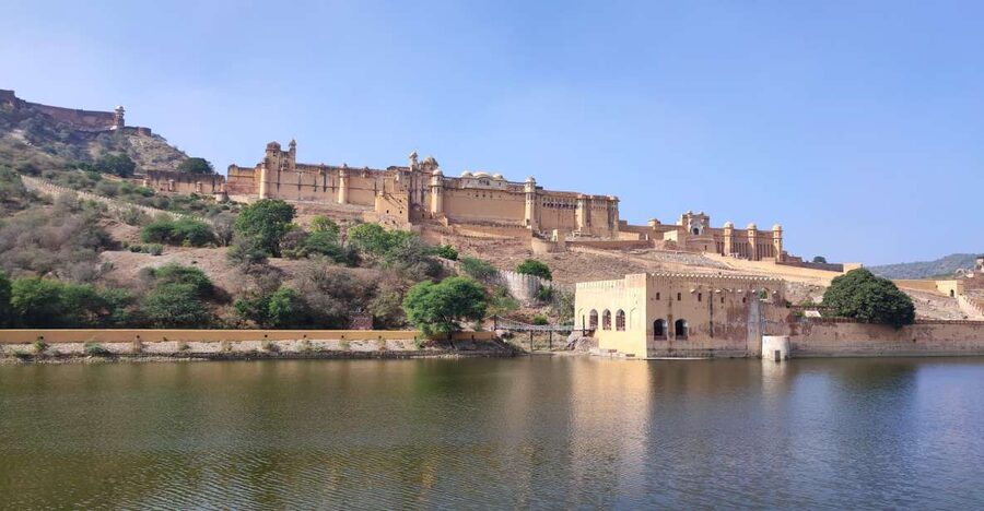 From Delhi: Private Jaipur & Amber Fort Guided Tour by Car - Hawa Mahal: latticed windows and quick photo time