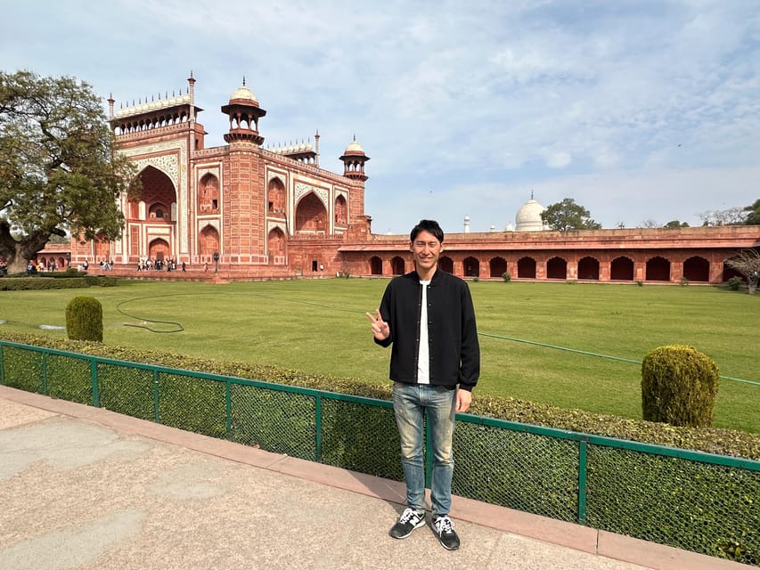 From Delhi: Private Taj mahal and Agra Fort with Car Tour - Lunch in Agra plus a shopping break, how to use it well