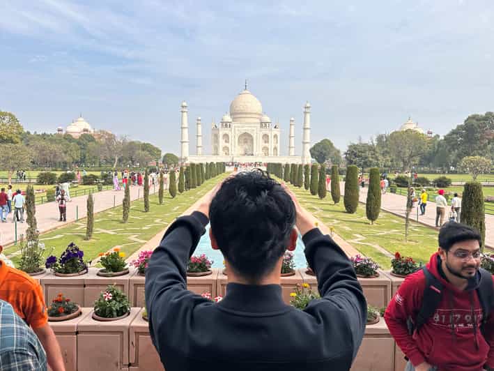 From Delhi: Private Taj mahal and Agra Fort with Car Tour - Beating the Taj Mahal lines with a guide who actually helps
