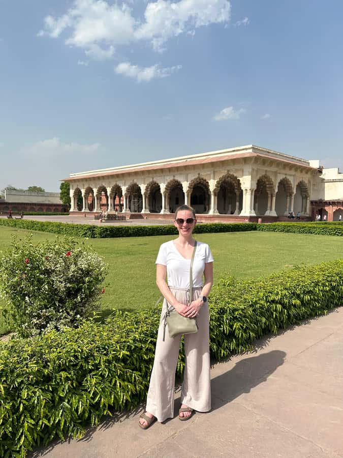 From Delhi: Private Taj Mahal Day Tour with Fast-Track Entry - What the Taj Mahal visit feels like with a real local guide