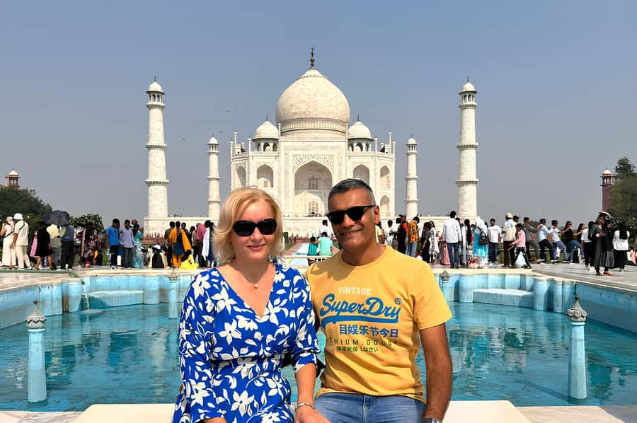From Delhi: Private Taj Mahal Day Tour with Fast-Track Entry - Private air-conditioned car comfort, sedan to 12-seater