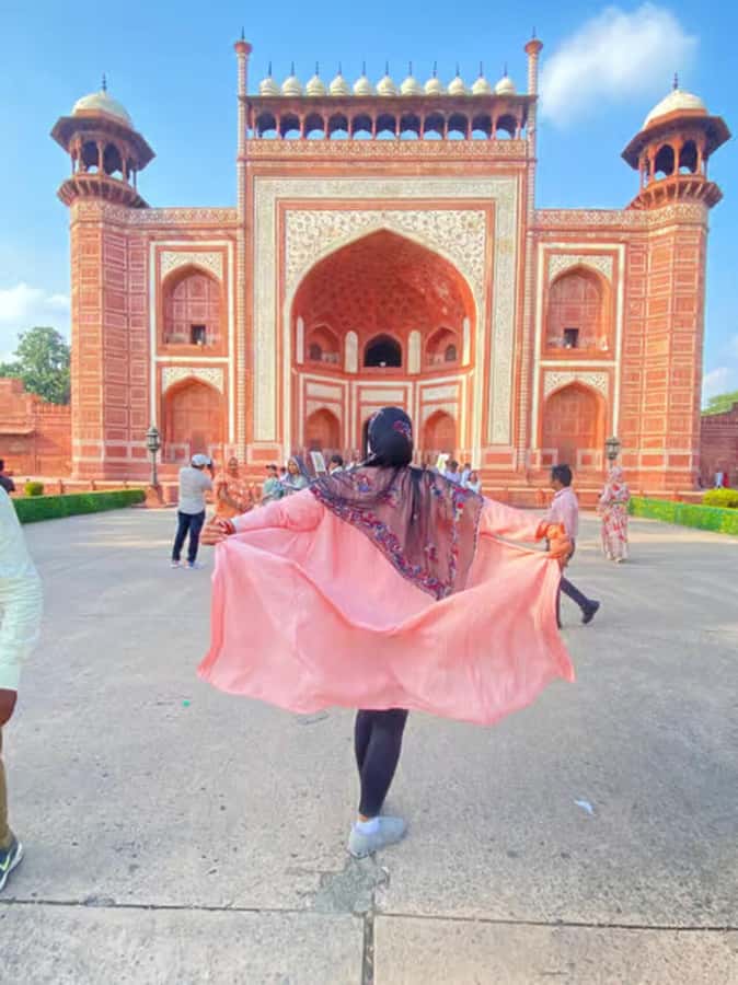 From Delhi: Same Day Taj Mahal Tour with lunch in 5 star - Taj Mahal at sunrise or sunset, and how the lighting changes what you notice