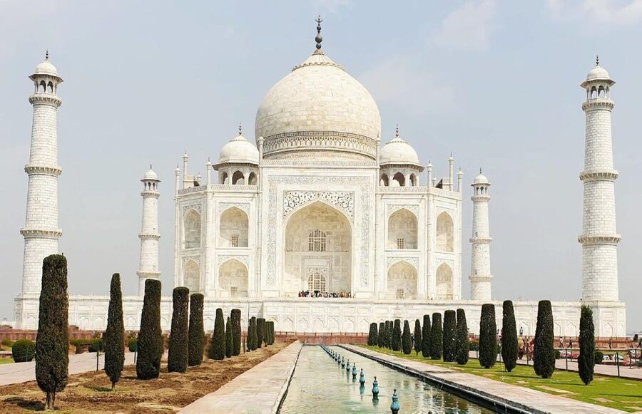 From Delhi: Sunrise Taj Mahal, Agra Fort & Baby Taj Day Trip - Breakfast at a 5-star hotel in Agra, and why that break matters