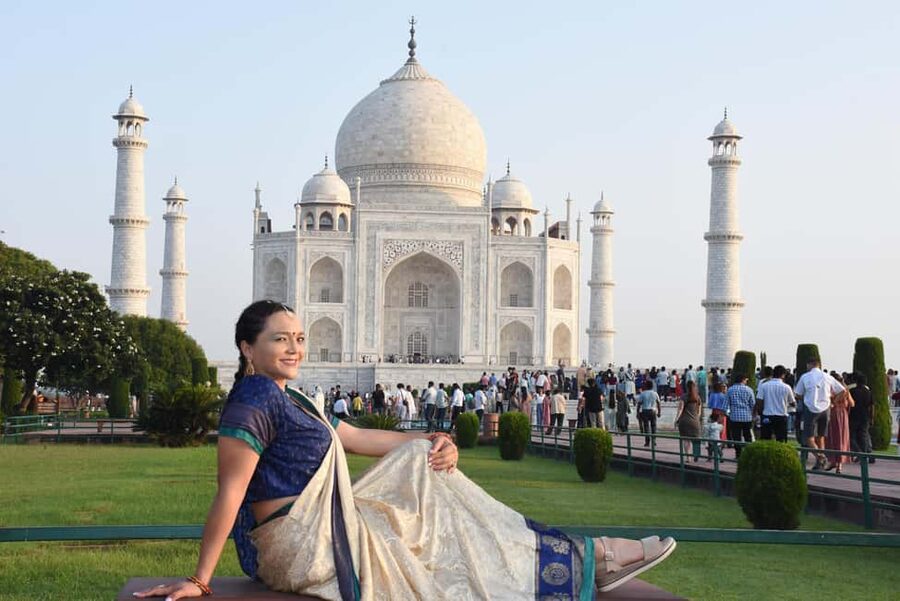 From Delhi: Sunrise Taj Mahal, Agra Fort & Baby Taj Day Trip - Languages and who the guides are for different travel styles