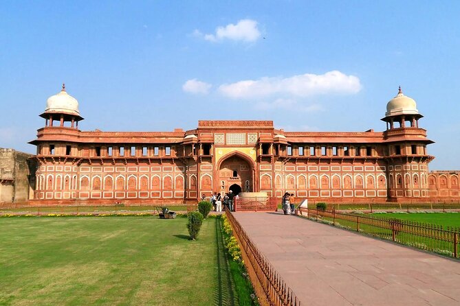 From Delhi: Sunrise Taj Mahal Tour From Delhi All Inclusive - Agra Fort for 1 hour: what you can see with the time you get
