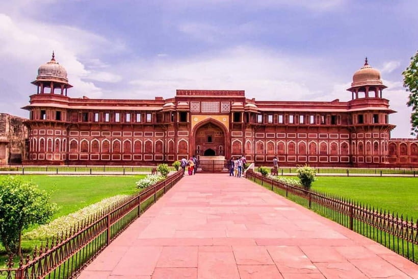 From Delhi: Taj Mahal & Agra Day Tour with Fatehpur Sikri - Entering the Taj Mahal with skip-the-line access (and possible sunrise timing)