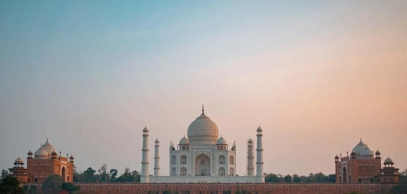 From Delhi: Taj Mahal & Agra Day Tour with Fatehpur Sikri - How the private guide changes the day (photo angles, safety tips, and clarity)
