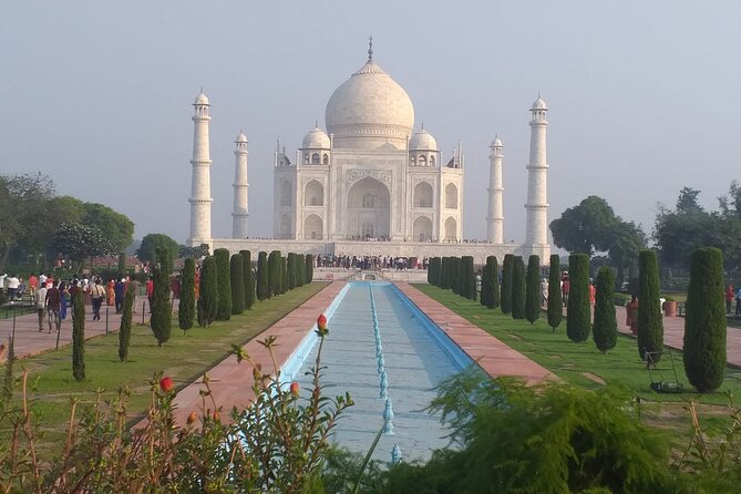 From Delhi: Taj Mahal & Agra Tour by Gatimaan Express Train - Taj Mahal: what to look for when the guide keeps you moving