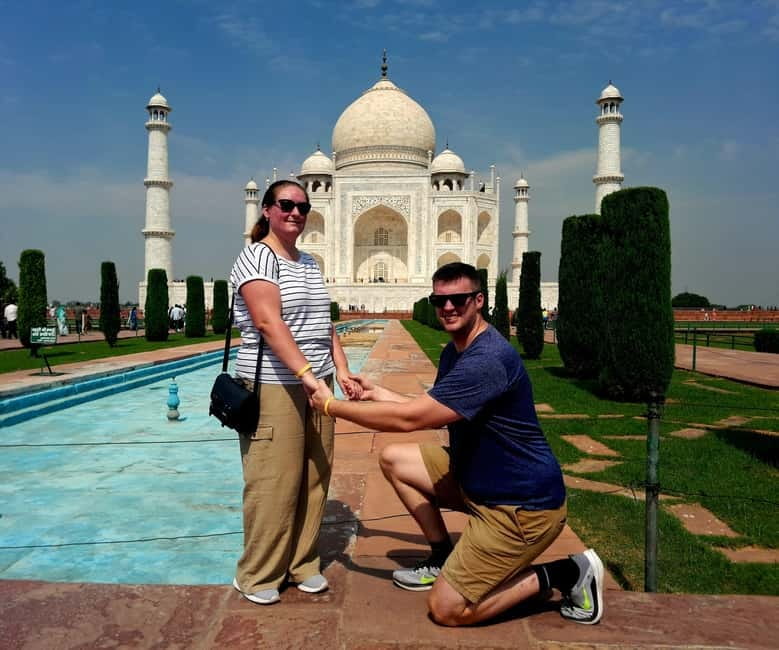 From Delhi: Taj Mahal & Agra Tour by Gatimaan Express Train - Lunch at DoubleTree by Hilton Agra: a real pause with multi-cuisine food
