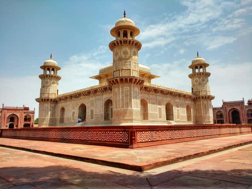 From Delhi: Taj Mahal & Agra Tour with Lunch at Marriott - Optional Courtyard by Marriott Agra lunch: when a buffet is the smart reset