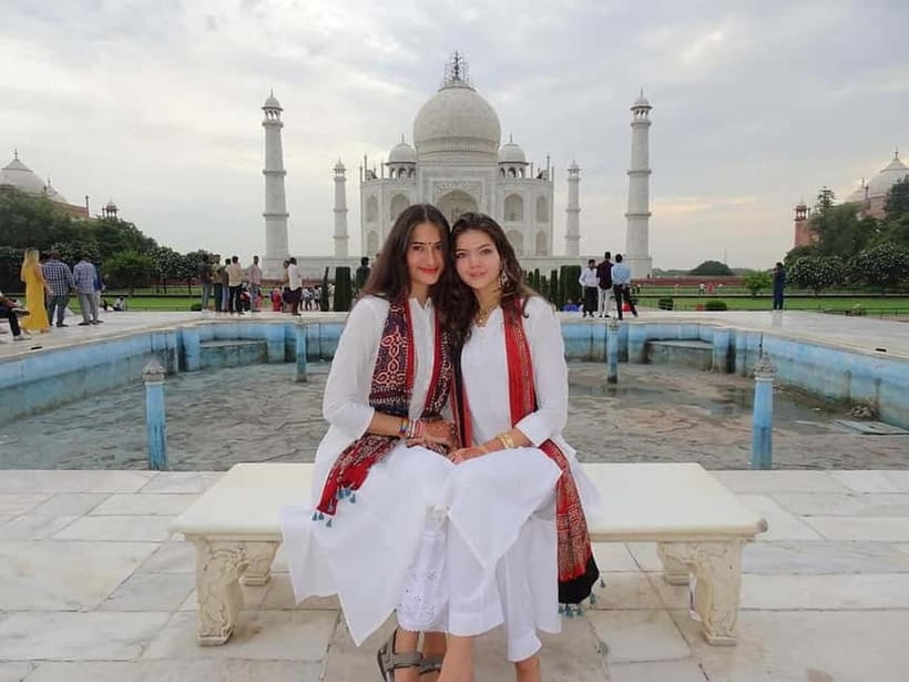 From Delhi: Taj Mahal & Agra With Fatehpur Sikri Day Tour - Agra Fort in One Hour: Red Sandstone, Power, and Taj Views From Inside