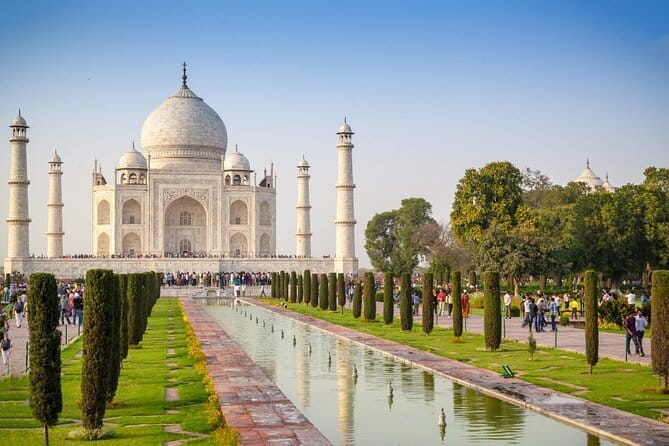 From Delhi: Taj Mahal and Agra City Tour by Car - All Inclusive - Buffet Lunch in Agra: Refuel Without Losing Momentum