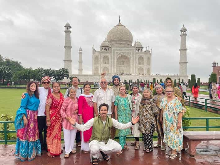 From Delhi: Taj Mahal Sunrise & Agra Tour with 5<em> Breakfast – Key things to notice before you go’ /></p>
<ul>
<li><strong>Sunrise Taj Mahal timing</strong> helps you experience the site with fewer people in the early flow</li>
<li><strong>A private guide</strong> means you get context as you walk, not just photos at arm’s length</li>
<li><strong>Agra Fort with Akbar’s 1565 history</strong> adds a strong counterpoint to the white marble icon</li>
<li><strong>5-star breakfast or lunch</strong> helps you stay energized after an early start</li>
<li><strong>Optional Agra market time</strong> is built in if you want handicrafts and souvenirs</li>
<li><strong>Hotel or airport pickup by air-conditioned car (if selected)</strong> keeps the day comfortable</li>
</ul>
<h2>Sunrise Taj Mahal, then Agra Fort: why this timing works</h2>
<p><img width="820" height="547" decoding="async" src=