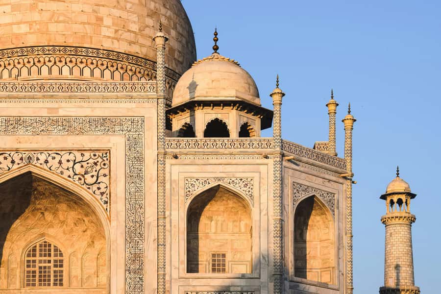 From Delhi: Taj Mahal Sunrise, Baby Taj & Agra Fort Day Tour - Breakfast or lunch at a 5-star hotel, and why the timing is built-in