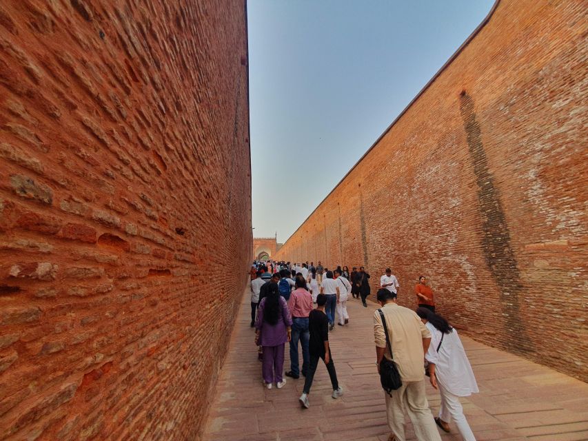 From Delhi: Taj Mahal Tour with Professional Photographer - Language and guide style: choose the comfort level you want