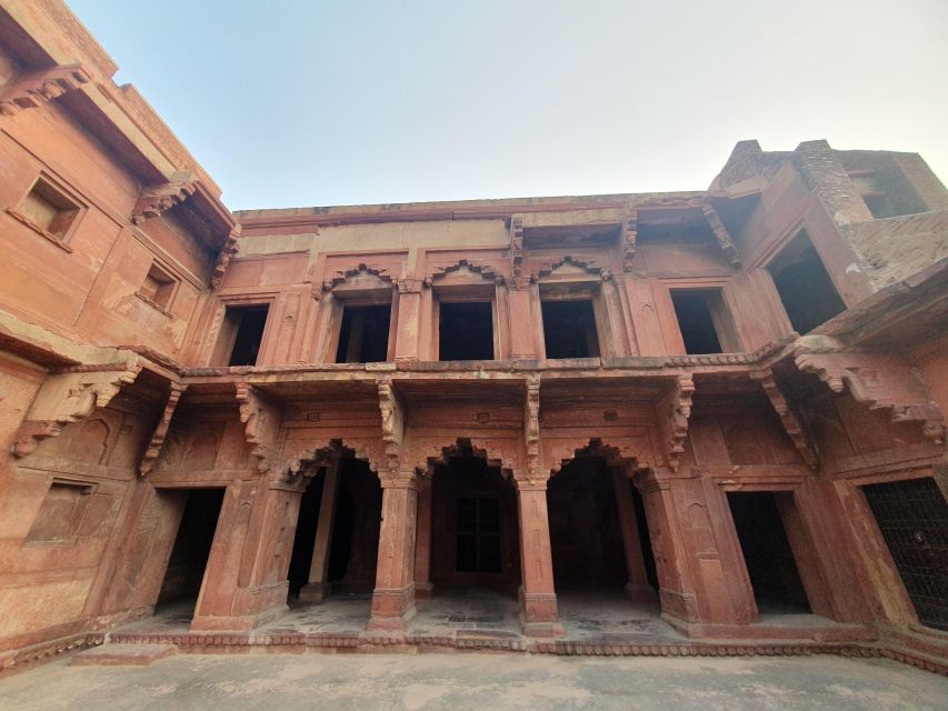 From Delhi: Taj Mahal Tour with Professional Photographer - Agra Fort: the guided route that turns it into more than a second stop