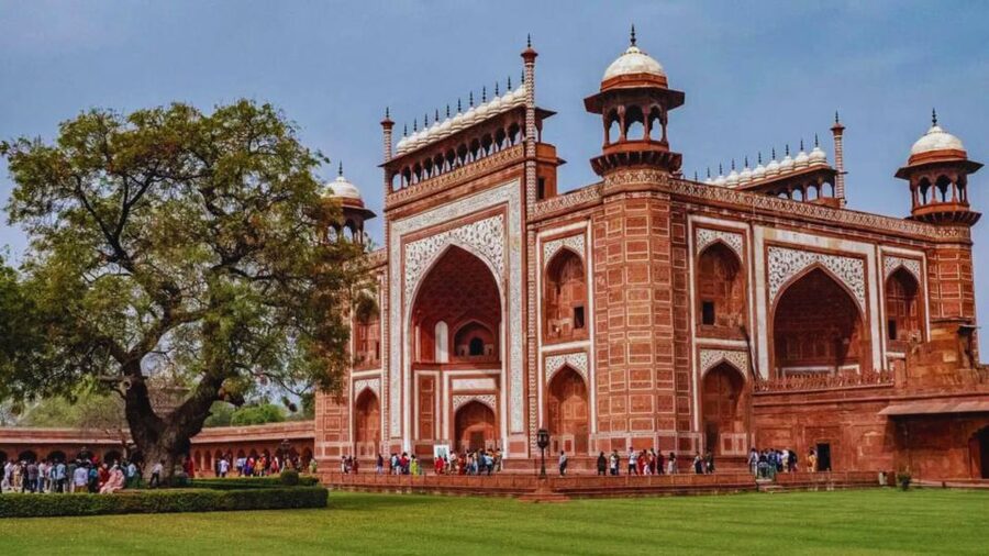 From Jaipur: Taj Mahal, Agra Fort, Baby Taj Day Trip by Car - Agra Fort in one hour: what you can realistically do