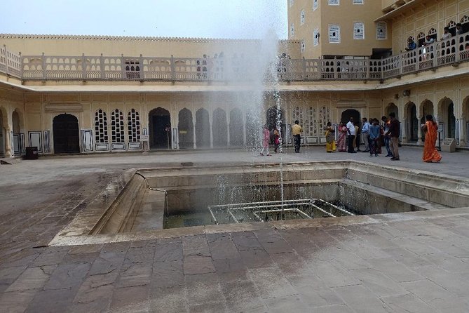 Full-Day Jaipur City Sightseeing Private Tour - Royal Gaitor Tumbas and the day’s transition to Jaipur center