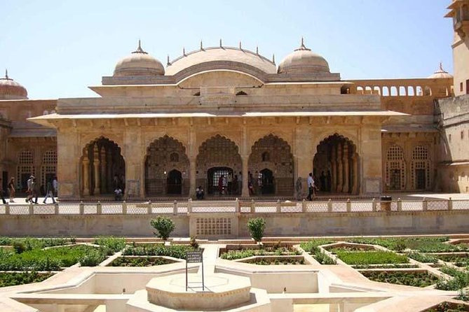 Full-Day Jaipur City Tour with Amber Fort and City Palace - Price and logistics: what $44 means for value