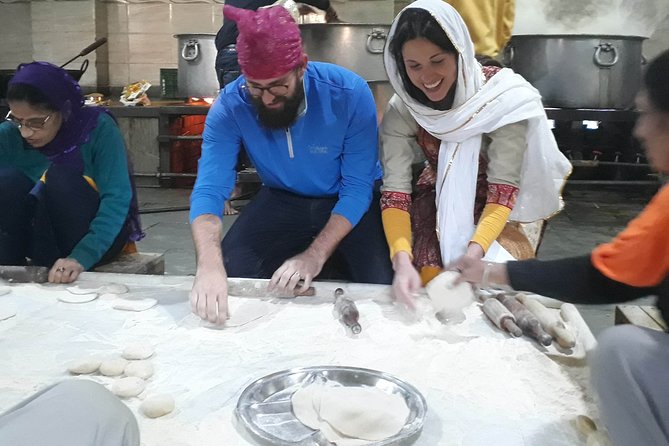 Full Day Old & New Delhi City Tour - Qutub Minar and Lotus Temple: two icons, two moods