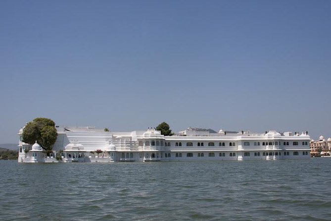 Full-Day Private City Tour of Udaipur Including Boat Ride in Lake Pichola - Morning Logistics: 9am Pickup and an AC Ride That Saves Time
