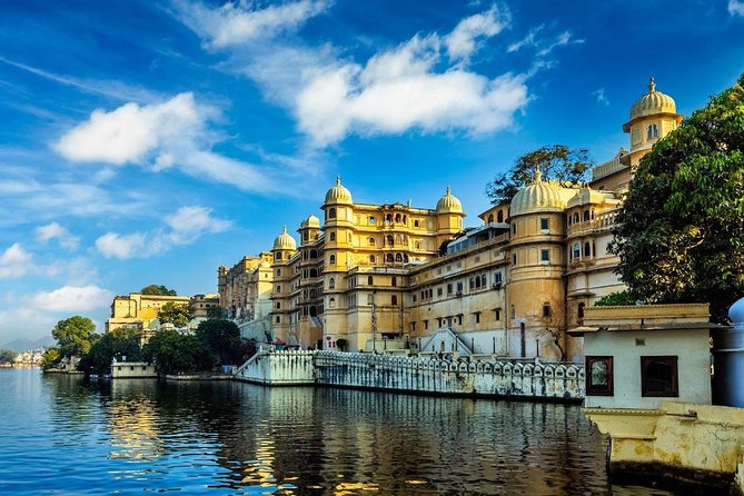 Full-Day Udaipur Sightseeing Private Tour with optional Guide - Jagdish Temple and Lake Pichola: where the day’s best photos are usually timed wrong