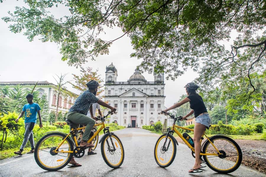 Goa: Old Goa and Divar Island E-Bike Tour with Snacks - The local snack stop: why the food feels like part of the story