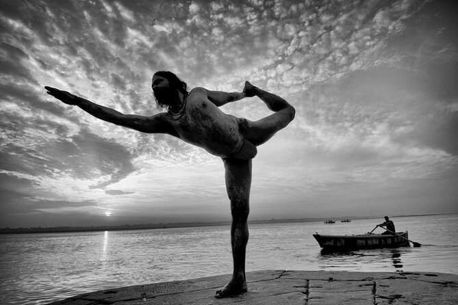 Group Yoga Class with Siddharth from Beginner to Advance - The 90 minutes: warm-up, guided poses, and a real cool-down