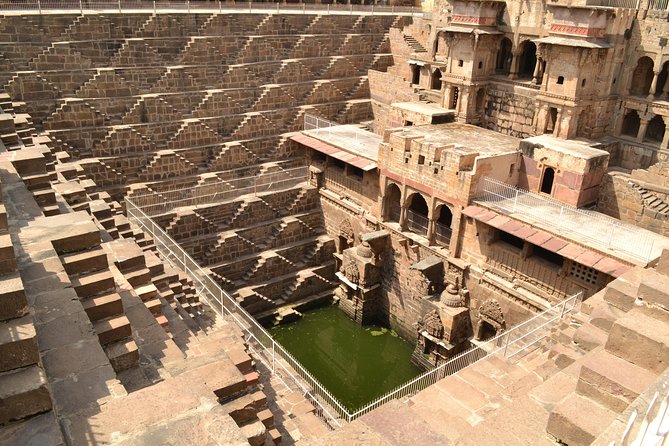 Guided Fatehpur Sikri & Abhaneri Tour From Agra To Jaipur By Car - Buland Darwaza and the palace stops: where you should spend your minutes
