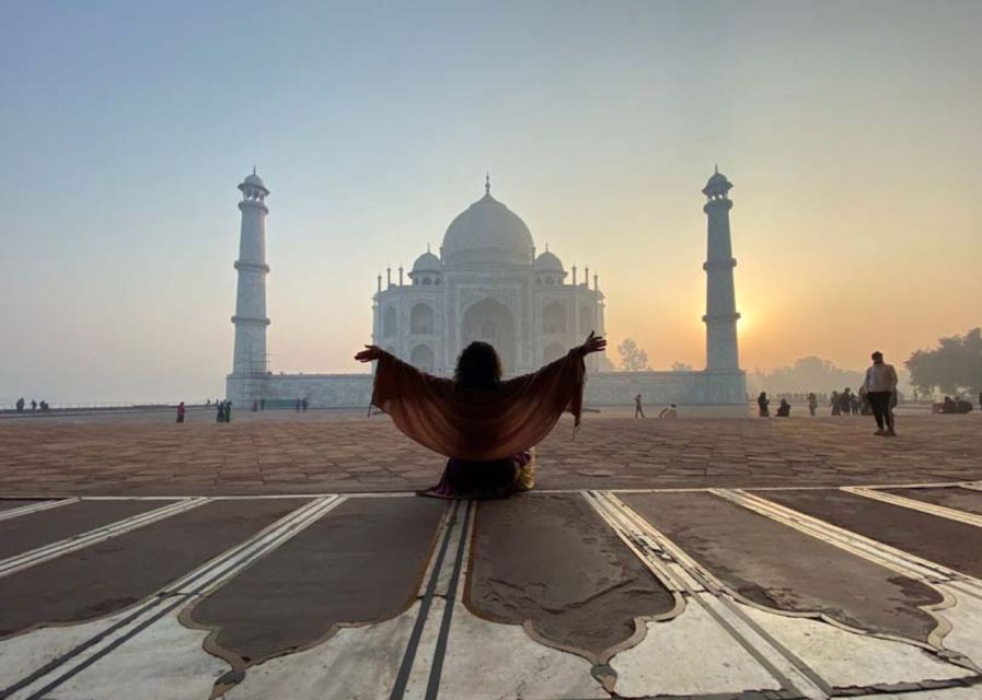 Guided Sunset Tour Of Taj Mahal with Skip-The-Line Entry - A guided walk with real history behind the marble
