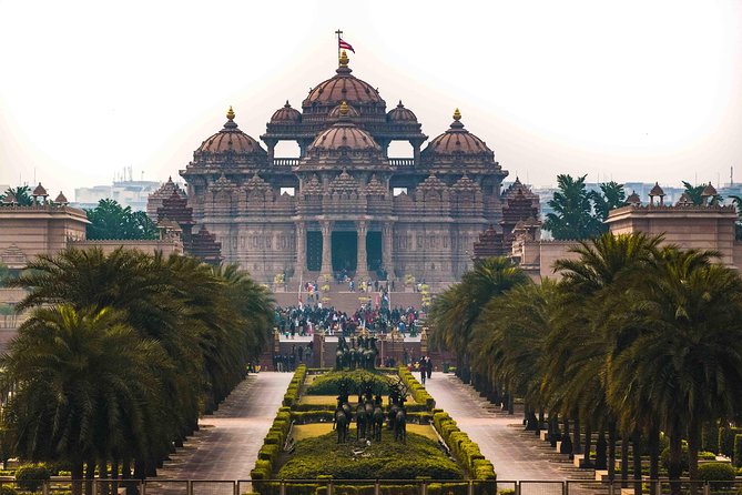 Half-Day Delhi Temple Tour with Pick-Up & Drop-Off - Akshardham: where size becomes part of the experience
