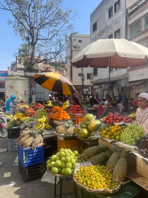 Heritage Walk, Local Markets & Food Tasting - Non Touristy - Rao Ji ka Hata Road: tea, breakfast snacks, and market rhythm