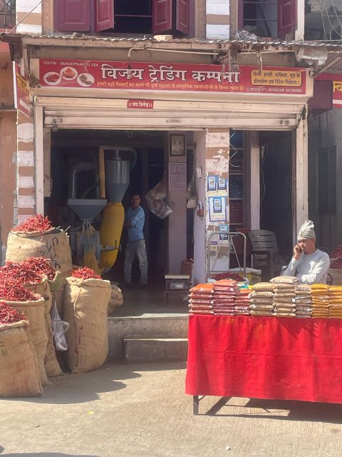 Heritage Walk, Local Markets & Food Tasting - Non Touristy - Ganesh Art Emporium: the craft market start that sets the tone