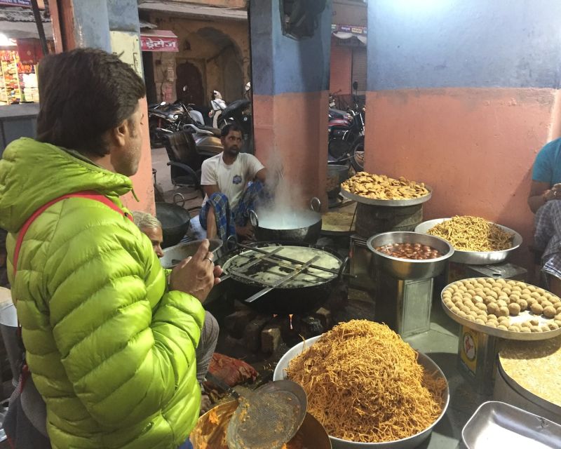 Heritage Walk & Street Food Tasting in Jaipur - Starting at Golcha Cinema: the pick-up moment and the vibe shift