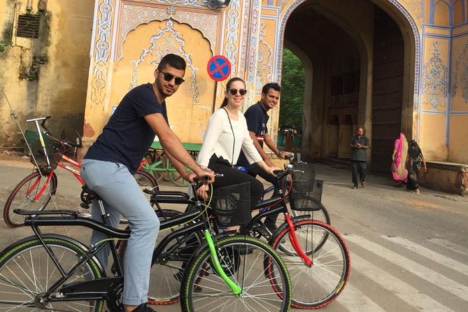 I Bike Inside Jaipur - Govind Devji Temple aarti at the right hour: seeing ceremony, not just architecture