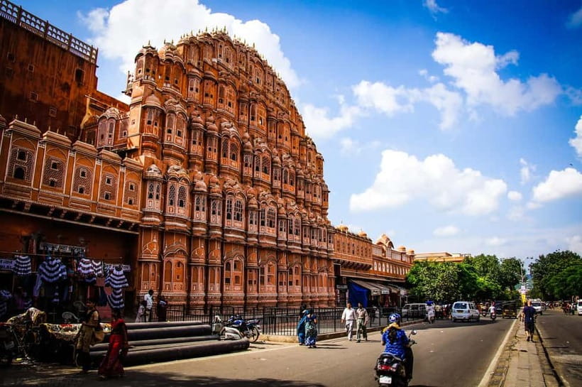 Jaipur: 2-Day City Sightseeing Tour with Cab & Guide - Day 1 on the Old City axis: Hawa Mahal, City Palace, Jantar Mantar