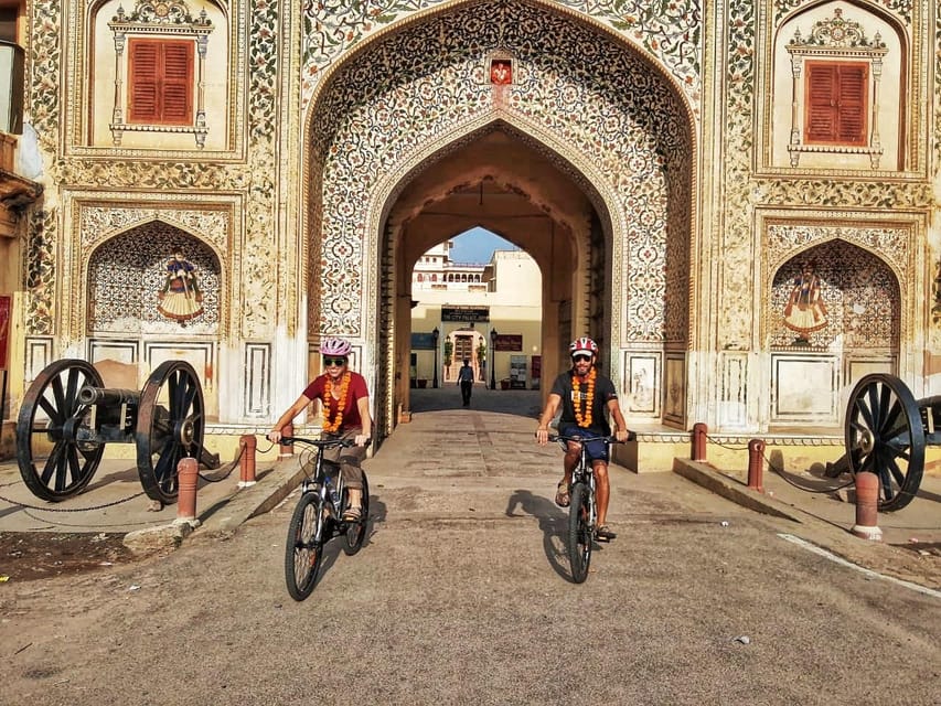 Jaipur: 3-Hour Morning Bike Tour of Jaipur Old City - Starting at Le Tour De India, then rolling into the walled city