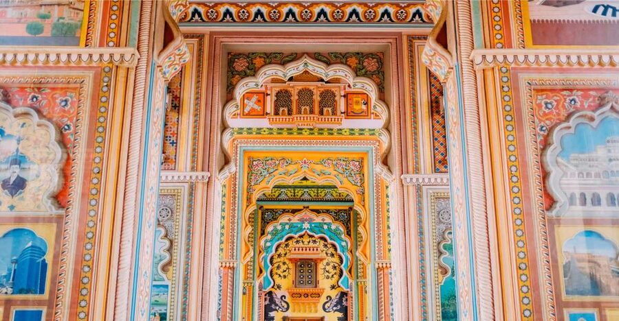 Jaipur City Tour: City Palace, Jantar, Hawa & Jal Mahal - A 5-hour Jaipur route that mixes palace, science, and quick photo time