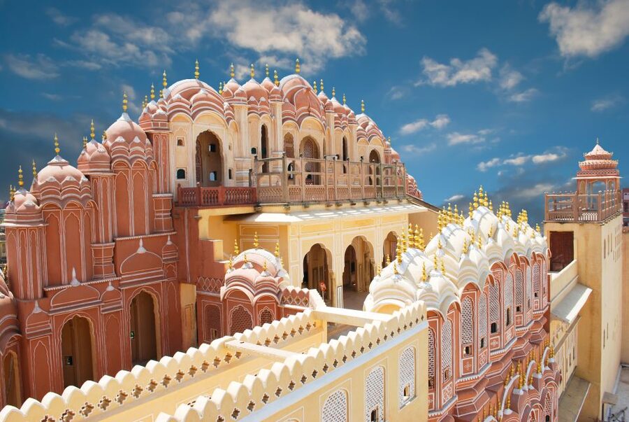 Jaipur City Tour: City Palace, Jantar, Hawa & Jal Mahal - Hawa Mahal’s honeycomb windows: where to stand for the best shots