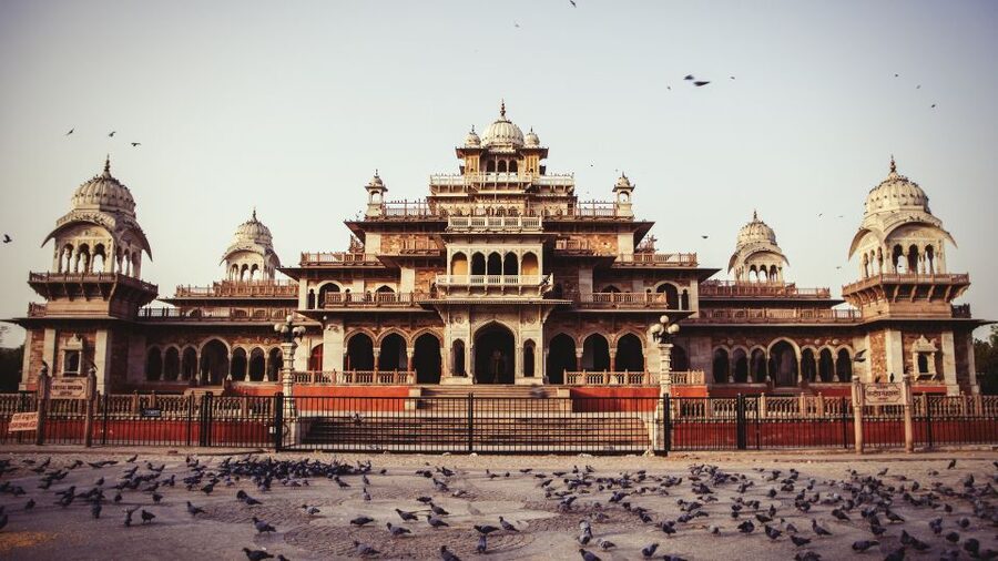Jaipur City Tour: City Palace, Jantar, Hawa & Jal Mahal - Private car, bottled water, and a guide who keeps the pace moving