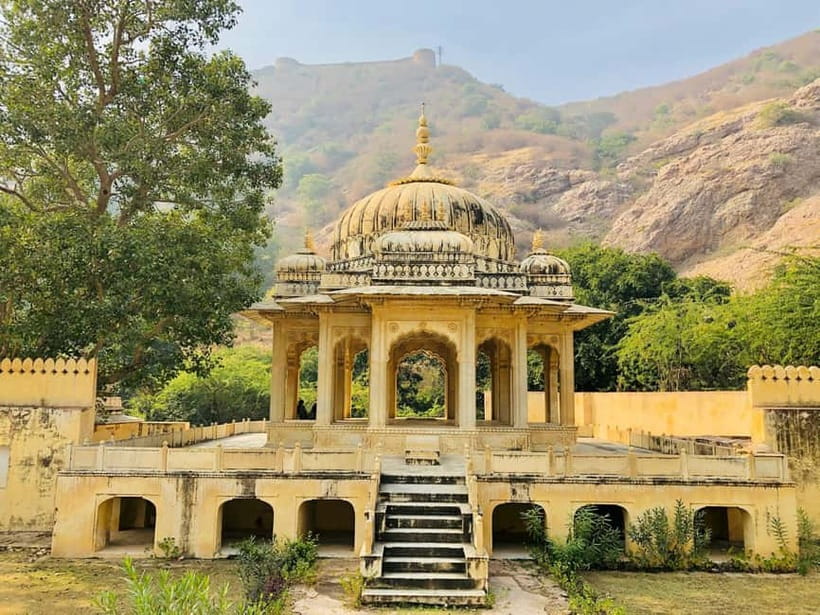 Jaipur: Full-Day City Tour with Car, Guide & Skip-the-Line - Amber Fort and the flexible way to handle crowds and traffic