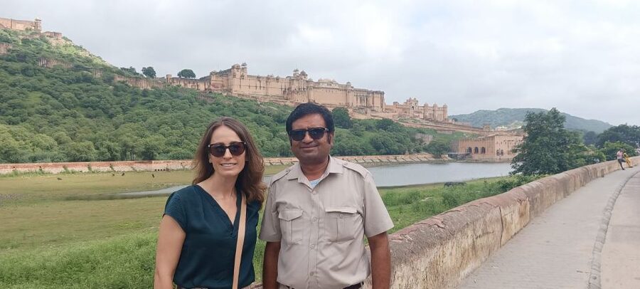 Jaipur: Full-Day City Tour with Car, Guide & Skip-the-Line - Lunch break plus royal context at Gaitor Ki Chhatriyan and City Palace