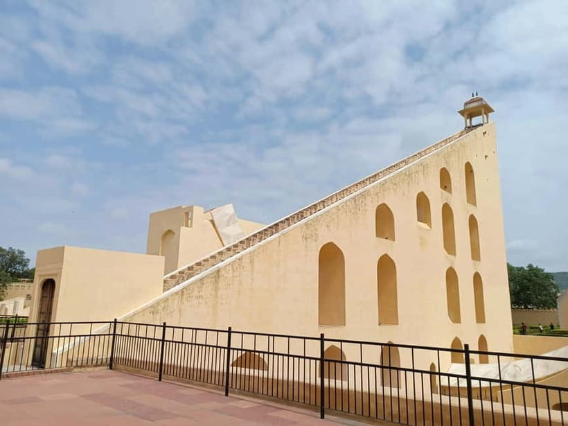 Jaipur: Full-Day City Tour with Car, Guide & Skip-the-Line - Shopping time for gems, bangles, and silver, with your control intact