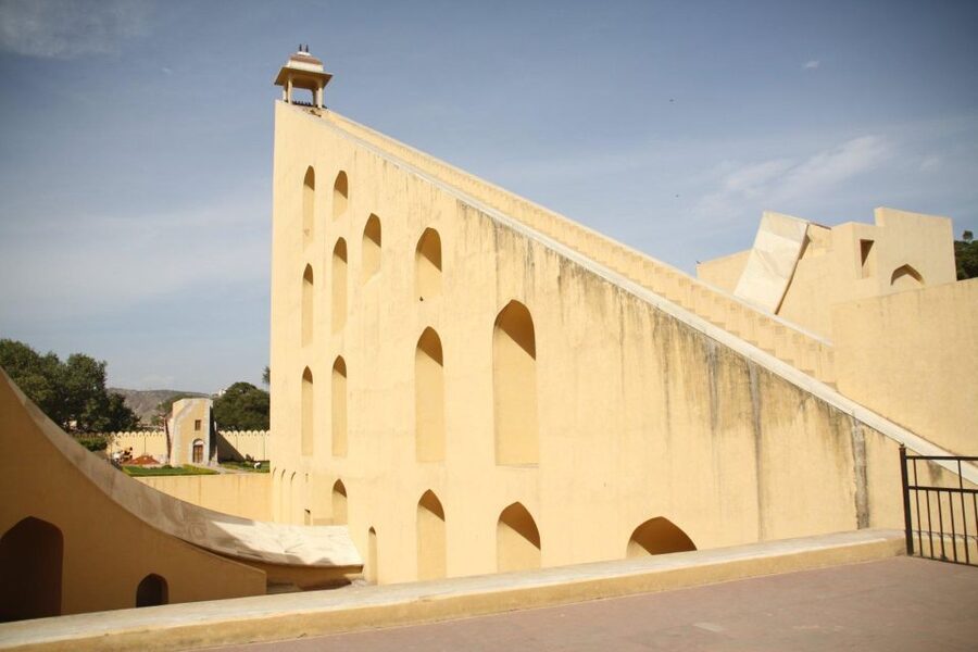 Jaipur: Full-Day Private Sightseeing Tour by Tuk Tuk - Amber Fort: mirror work, big scale, and hilltop views over Maota Lake