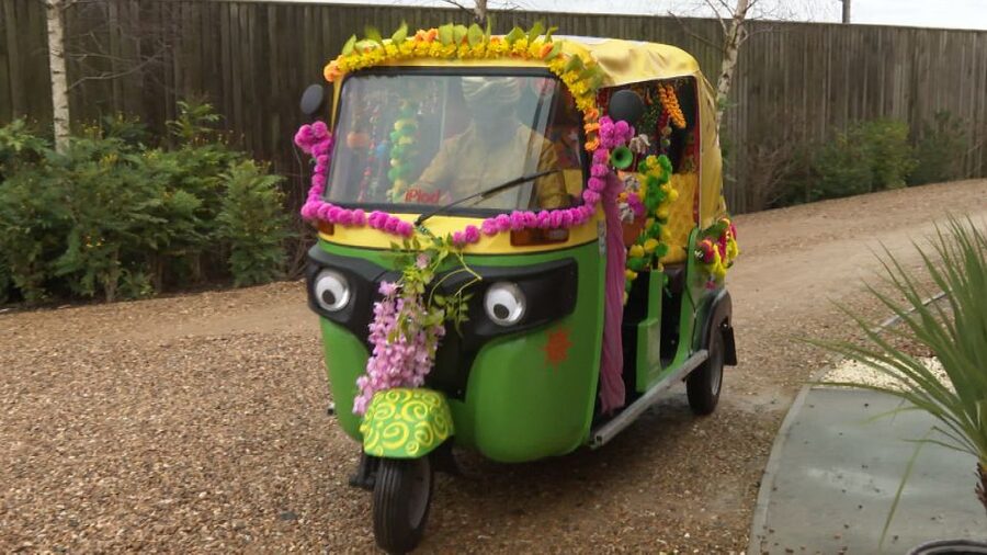 Jaipur: Full-Day Private Sightseeing Tour by Tuk Tuk - City Palace: the mix of styles that turns the page from legend to detail