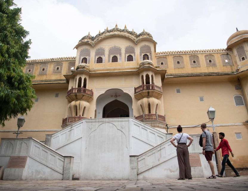 Jaipur: Full Day Sightseeing Tour By Car & Local Tour Guide - City Palace: the royal complex that connects Rajasthani and Mughal style