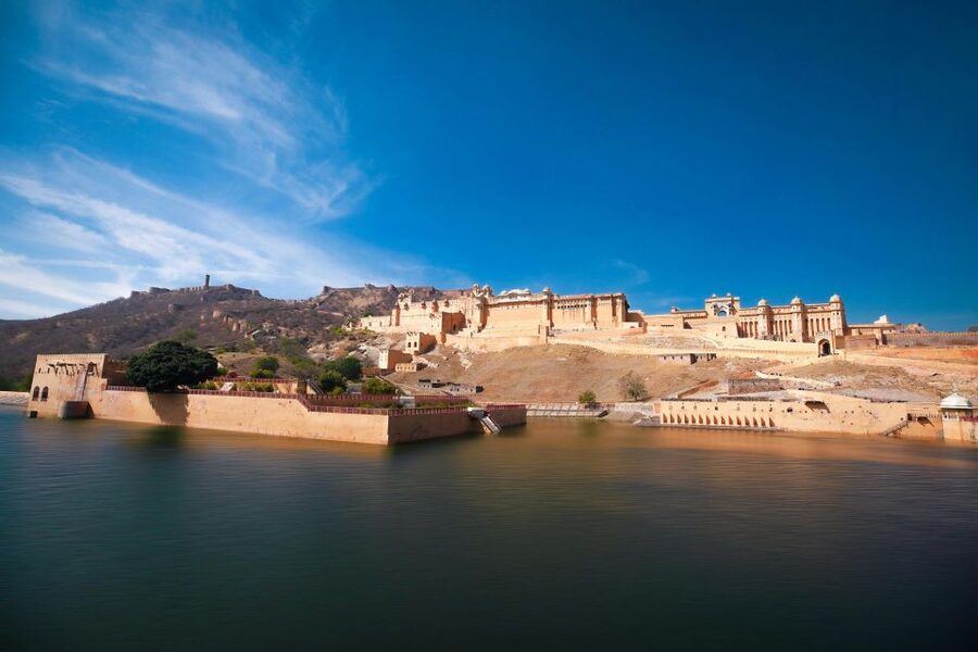 Jaipur: Full-Day Sightseeing Tour with Guide and Lunch - Lunch in a local restaurant: how to use the break
