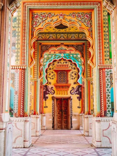 Jaipur: Instagram Tour of The Top Photography Spots - Gaitor Ki Chhatriyan and the art of choosing a quieter shot